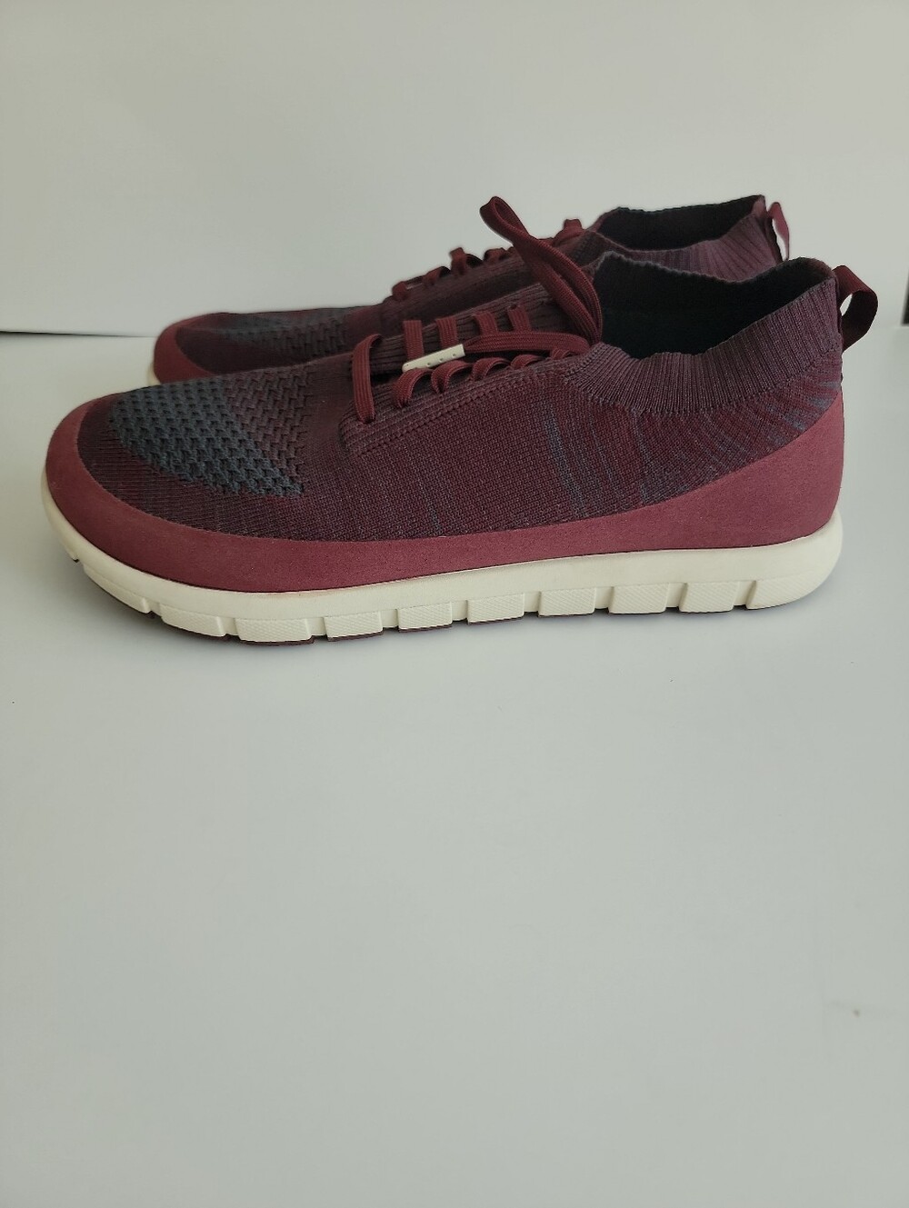Altra Men's Knit Sneakers - Burgundy with White Sole 9.5 - Picture 4 of 11
